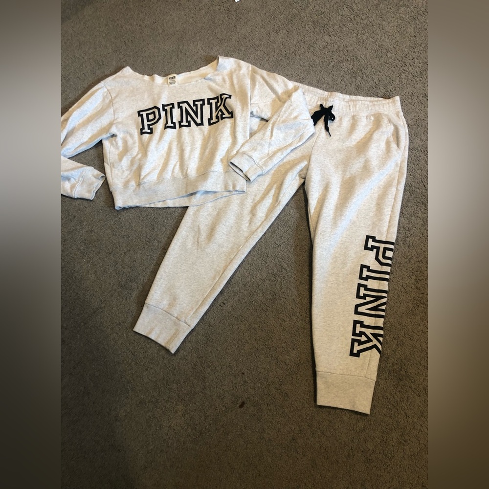 final price❌vs pink joggers rhtf set size large